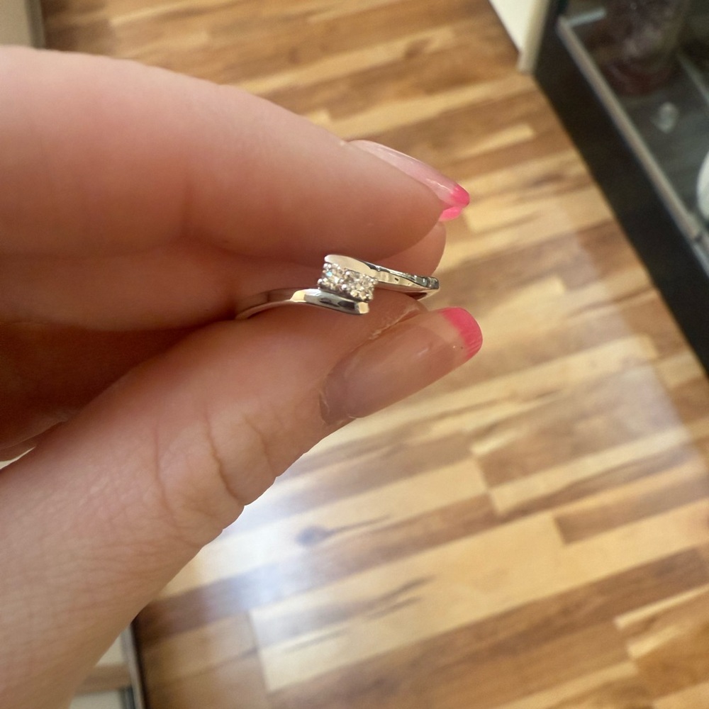 Elegant Silver and diamond Women's Ring